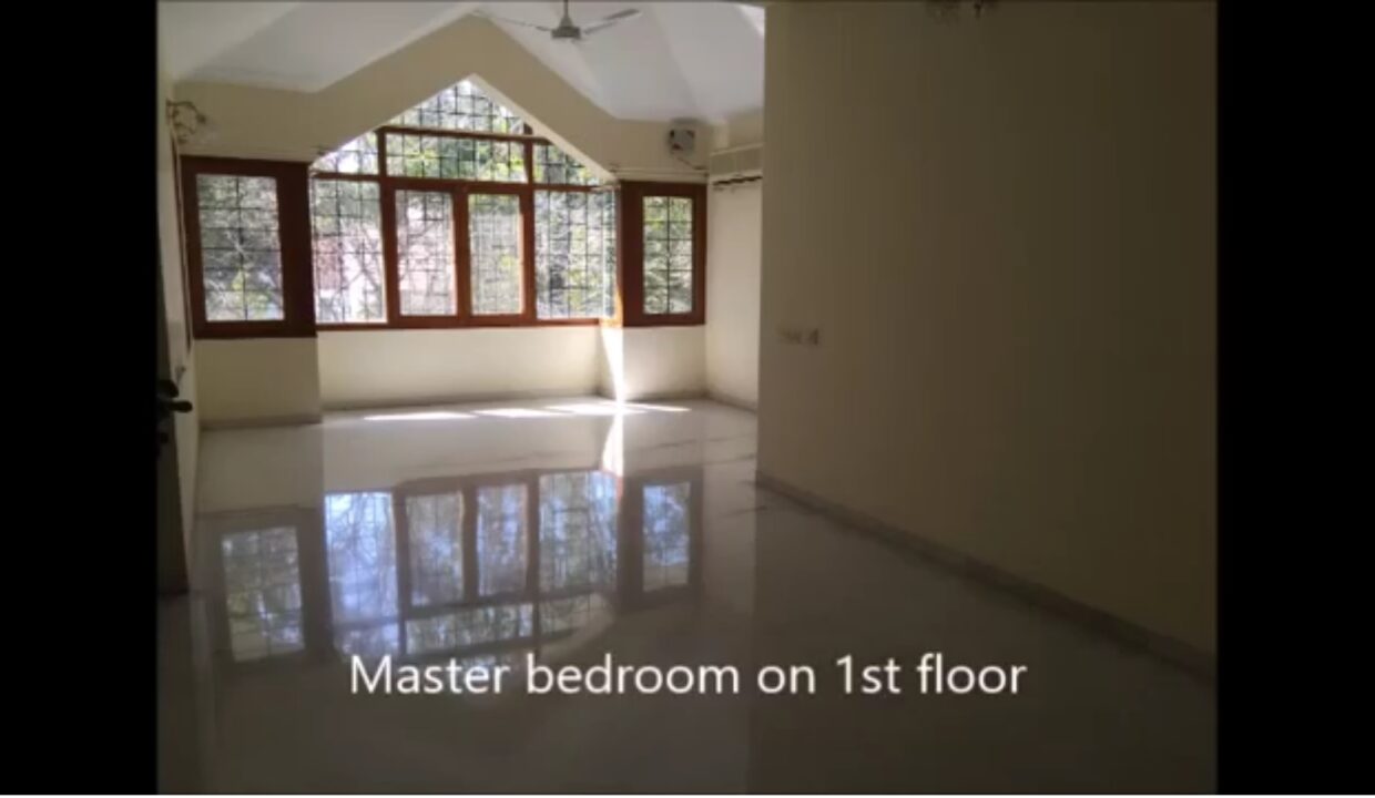 Masterbed room on 1st floor.jpg1
