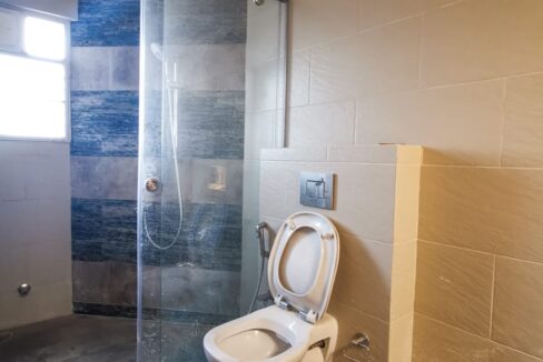 4BHK flat for sale in Cunningham Road