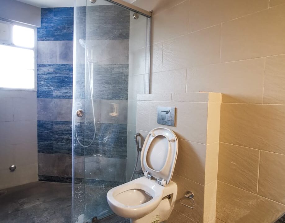 4BHK flat for sale in Cunningham Road