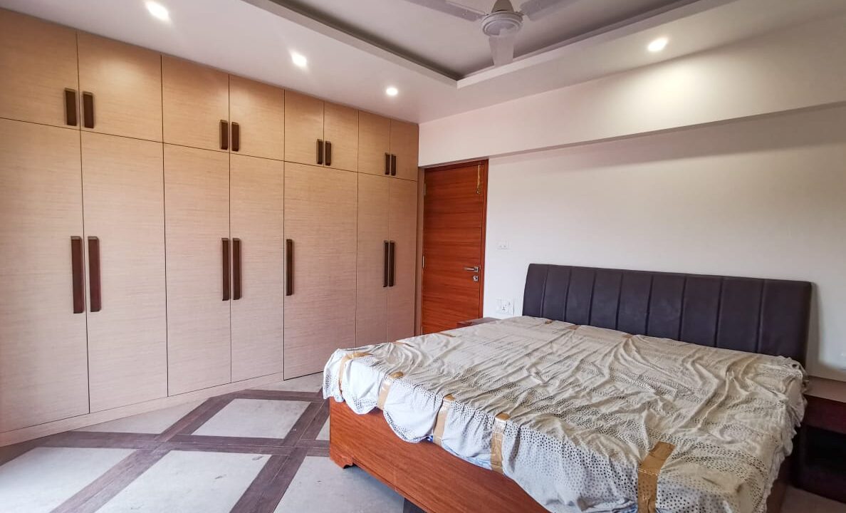 4BHK flat for sale in Cunningham Road