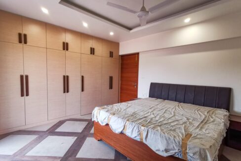 4BHK flat for sale in Cunningham Road