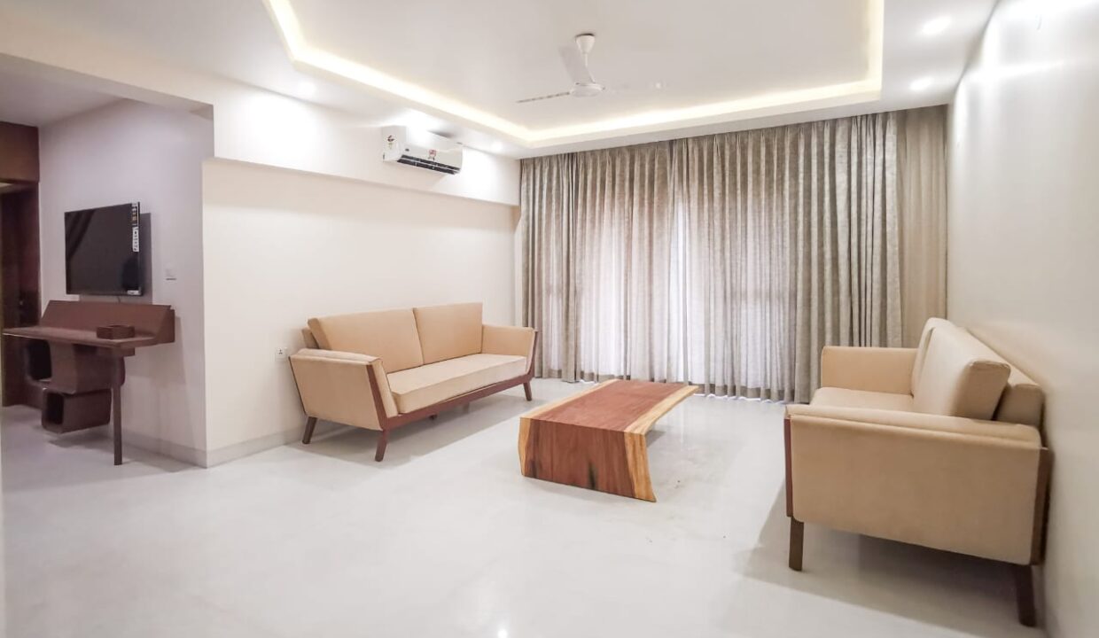 4BHK flat for sale in Cunningham Road