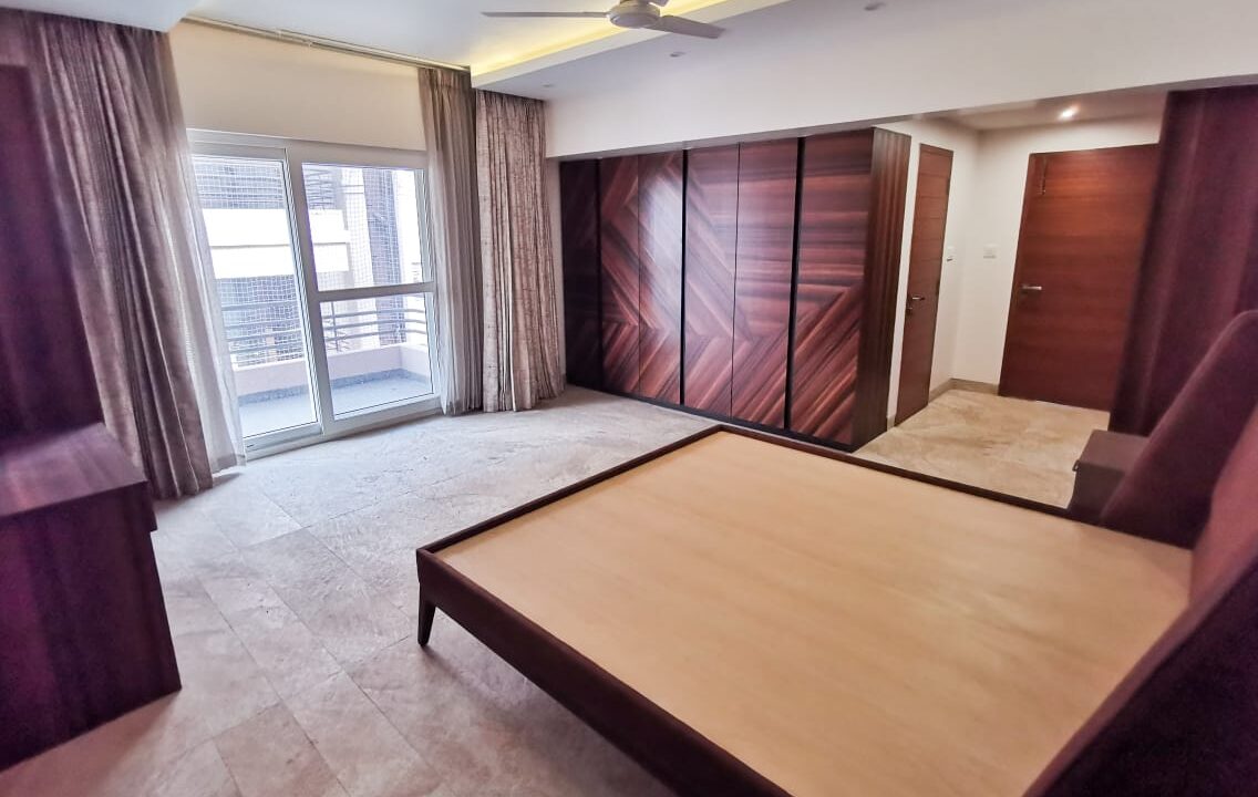 4BHK flat for sale in Cunningham Road