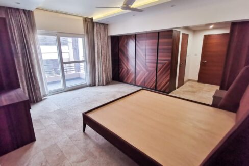 4BHK flat for sale in Cunningham Road