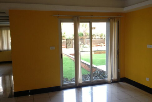 78B05302-5A51-4216-AA77-517F53CD028B_1_105_c