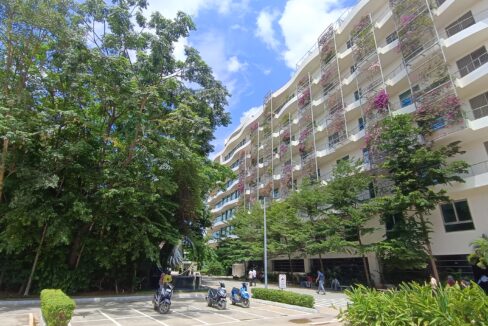 SLK Green Park Grade A office campus with landscaped greenery in Airport Corridor, Bangalore.