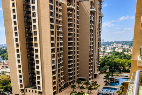 Pebble Bay luxury apartments with landscaped grounds and swimming pools RMV stage.